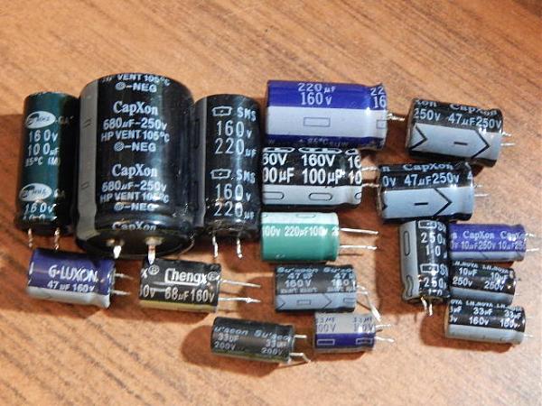 Продам Конденсаторы, электролитические 100-250v (17 шт)
