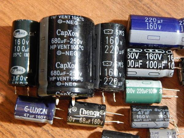Продам Конденсаторы, электролитические 100-250v (17 шт)