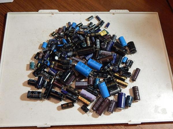 Продам Конденсаторы электролитические(243 гр)