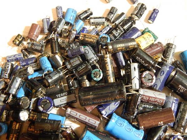 Продам Конденсаторы электролитические(243 гр)