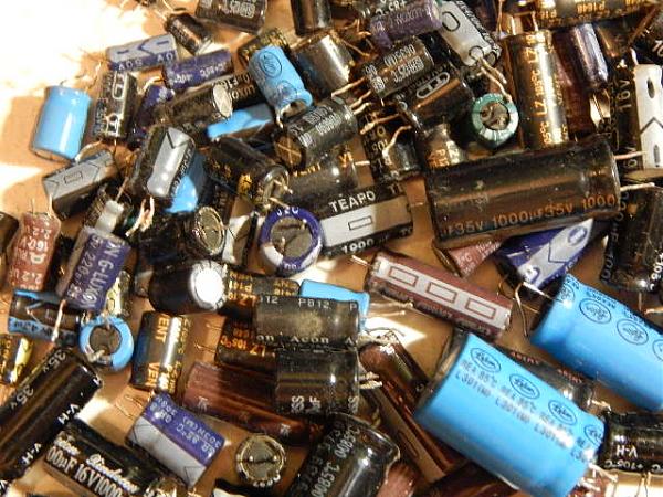 Продам Конденсаторы электролитические(243 гр)