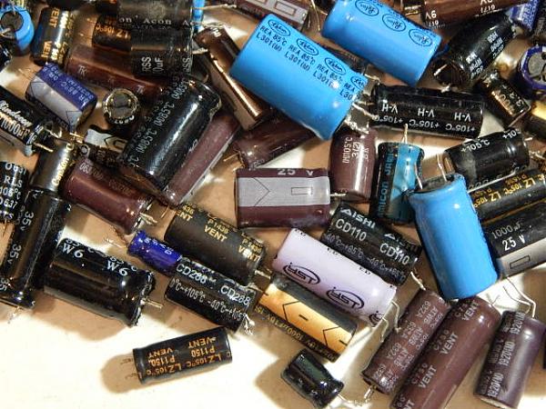 Продам Конденсаторы электролитические(243 гр)