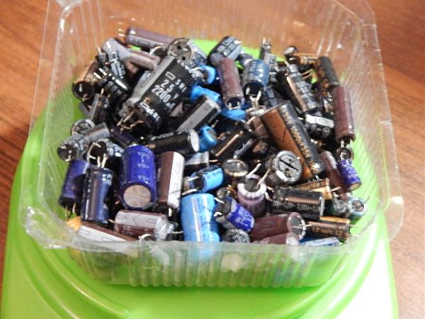 Продам Конденсаторы электролитические(243 гр)