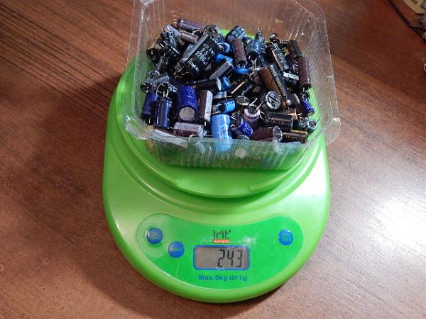 Продам Конденсаторы электролитические(243 гр)