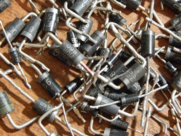 Продам Диоды разные(51 гр)