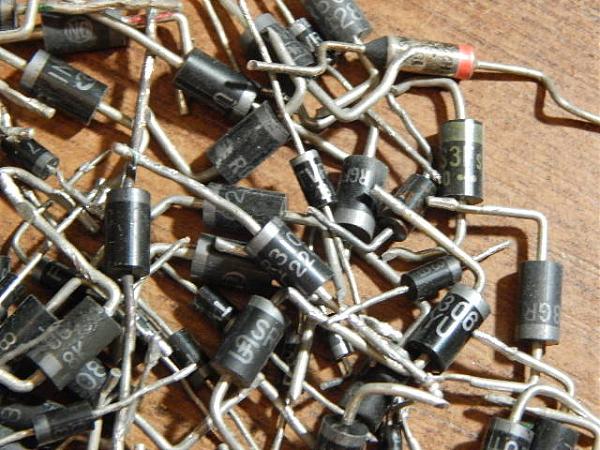 Продам Диоды разные(51 гр)