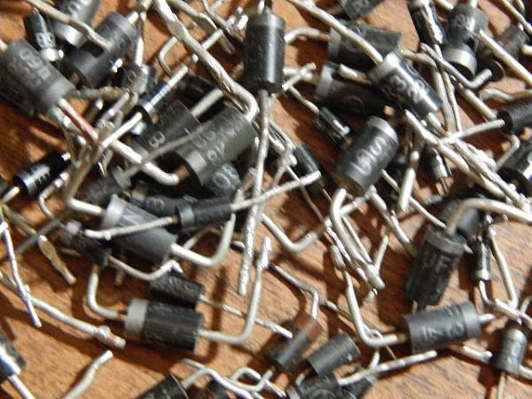 Продам Диоды разные(51 гр)