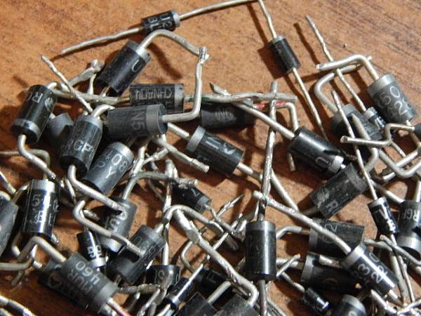 Продам Диоды разные(51 гр)