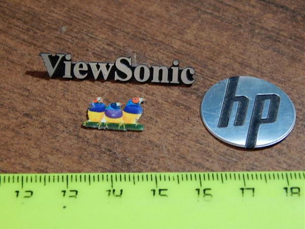 Продам Шильдики разные(3 шт)