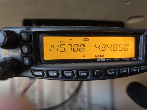 Продам Ft-8800 трансивер