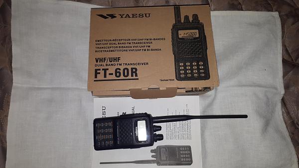Продам Yaesu FT-60R