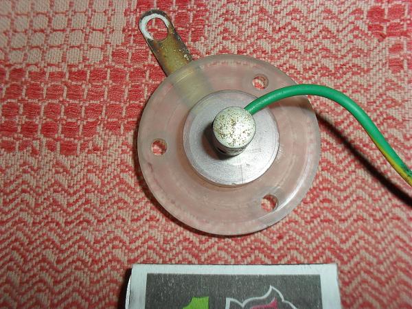 Продам Изолятор с подпружиненным контактом