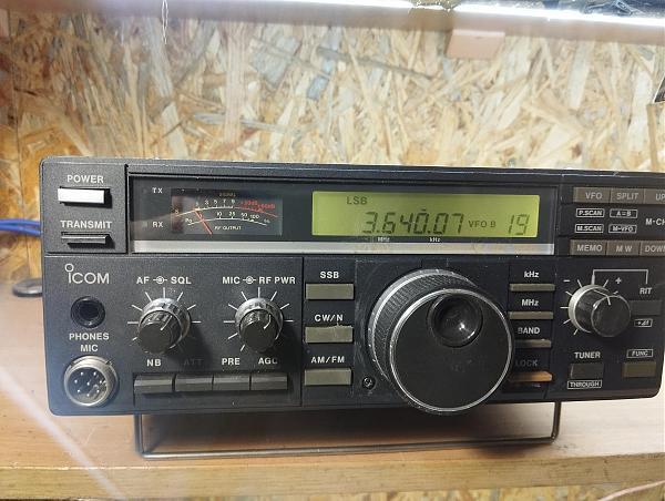 Продам Icom 726
