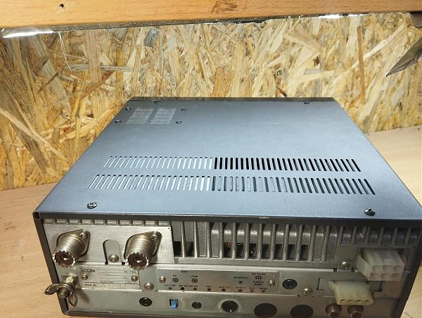 Продам Icom 726