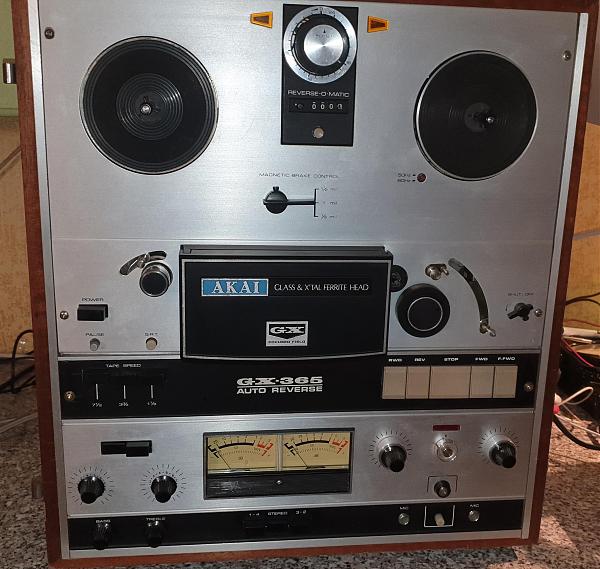 Продам Akai GX 365