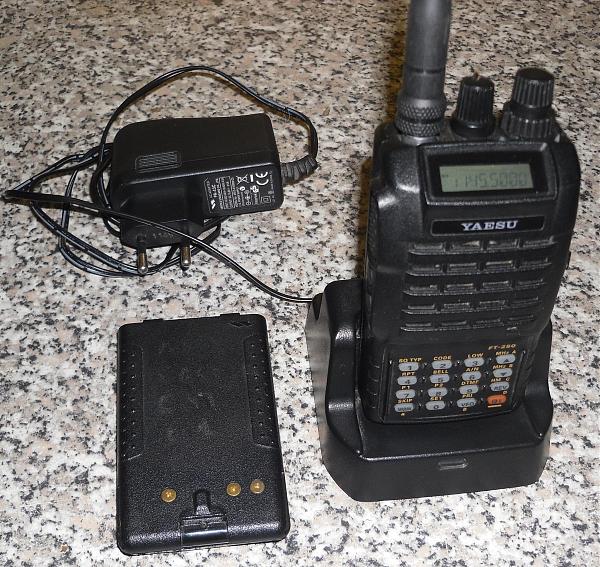 Продам Yaesu FT-250R + Standard C168