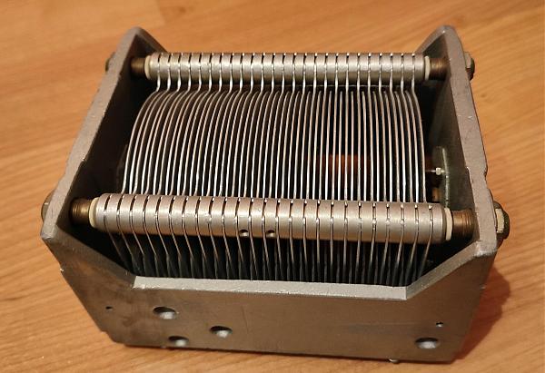 Продам Конденсаторы переменной ёмкости от р/ст Р-140, РСБ