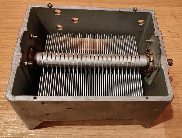 Продам Конденсаторы переменной ёмкости от р/ст Р-140, РСБ