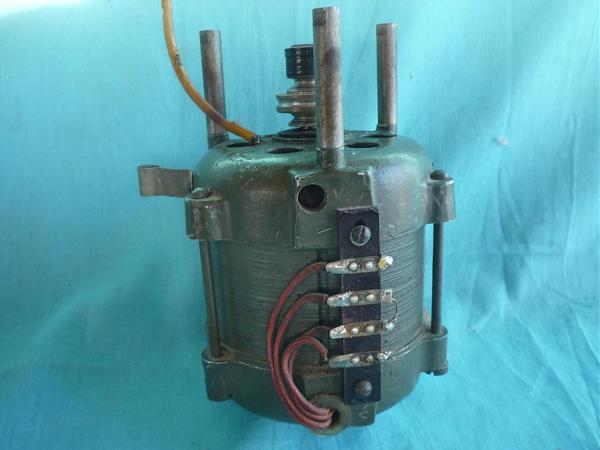 Продам Двигатель ДВА-У4 для магнитофонов 50-60-х годов