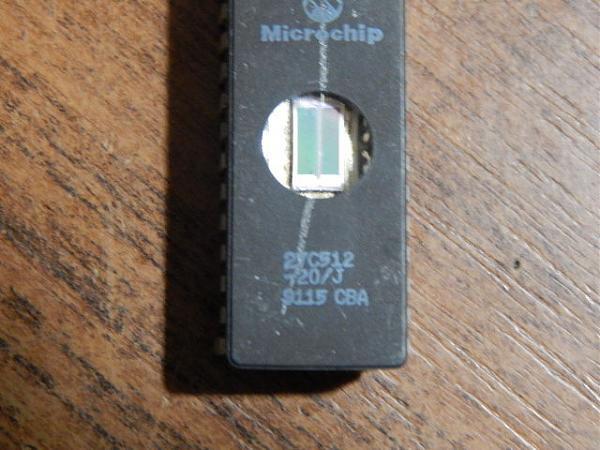 Продам Микросхема Microchip 27С512 память