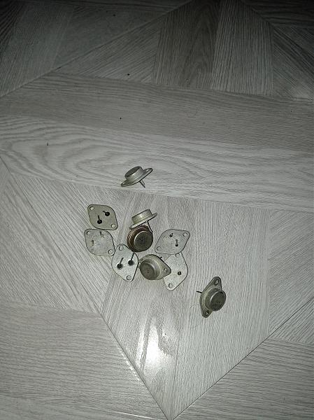 Подарю Транзисторы, блоки питания +/15В, +5В сетевые