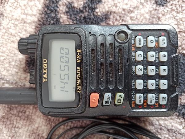 Продам Yaesu vx6r