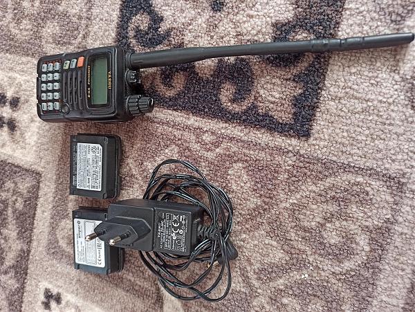 Продам Yaesu vx6r