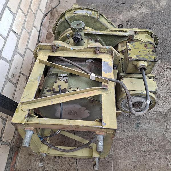 Продам Редуктор поворотной мачты П-18