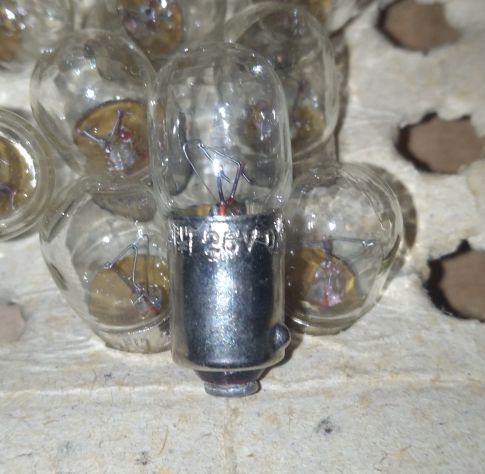 Продам Лампочки МН-26-0,12А цоколь B9s/14
