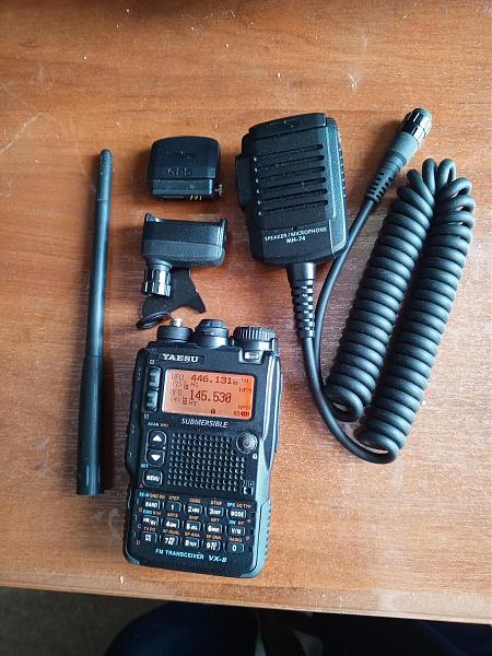 Продам Трехдиапазонная 50/144/430 МГц радиостанция VX-8DR