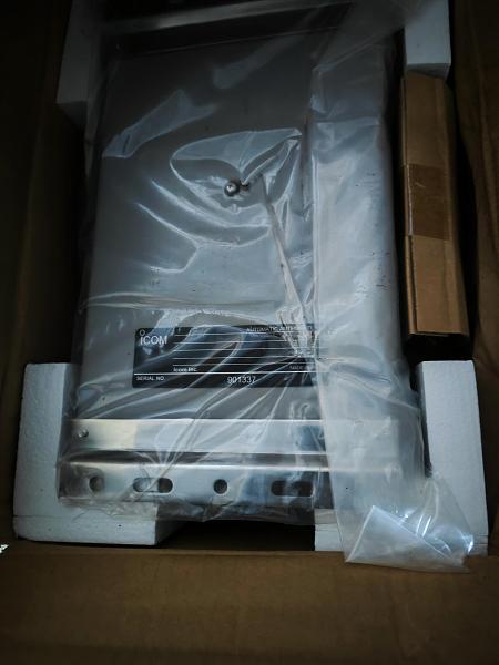 Продам Автоматический антенный тюнер Icom AT-130