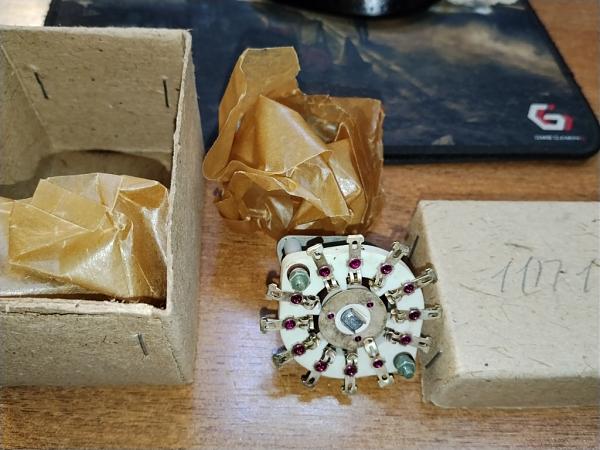 Продам переключатели 11П1Н