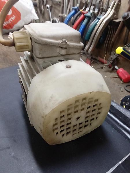 Продам Эл. двигатель 3ф 180w 2760 об/мин. Б/у