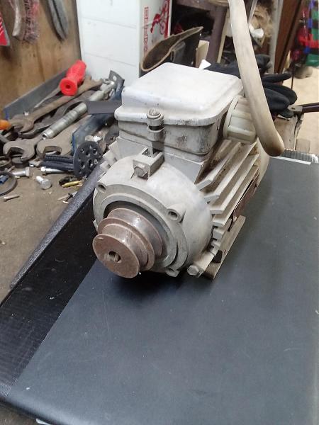 Продам Эл. двигатель 3ф 180w 2760 об/мин. Б/у