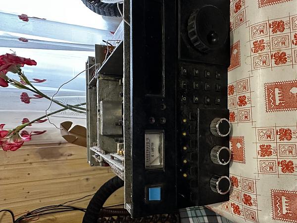 Продам КВ трансивер(не рабочий)