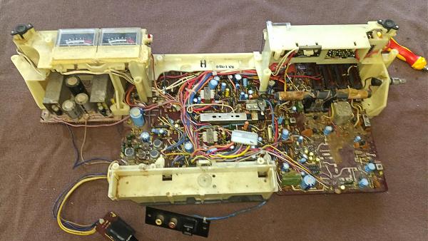 Продам Магнитола . На запчасти