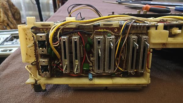 Продам Магнитола . На запчасти