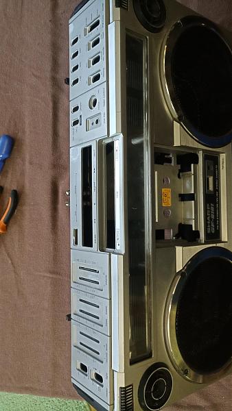 Продам Магнитола . На запчасти