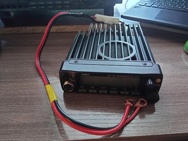 Продам Alinco 135T