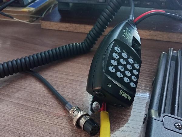 Продам Alinco 135T