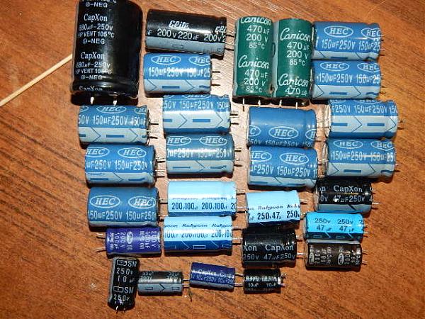 Продам Конденсаторы электролитические на 200-250v (29 шт