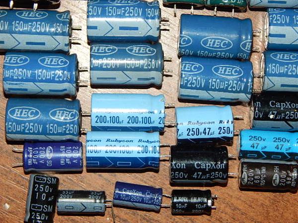 Продам Конденсаторы электролитические на 200-250v (29 шт