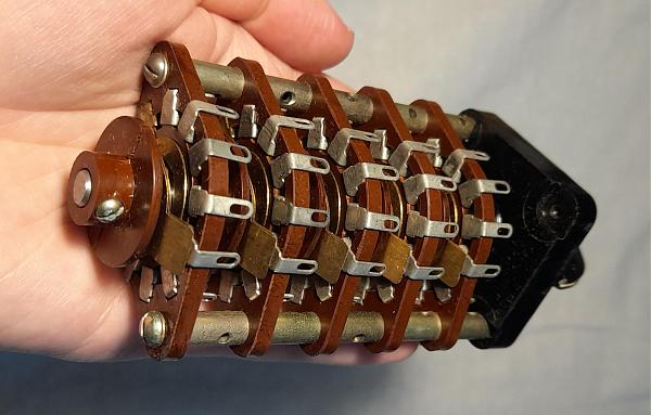 Продам Галетные переключатели 11П5Н с ручкой