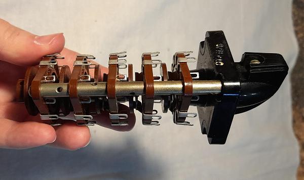 Продам Галетные переключатели 11П5Н с ручкой