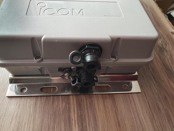 Продам Антенный тюнер Icom AT-130