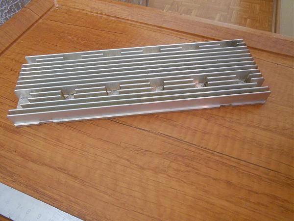 Продам Радиатор охлаждения 25х8х1,6см