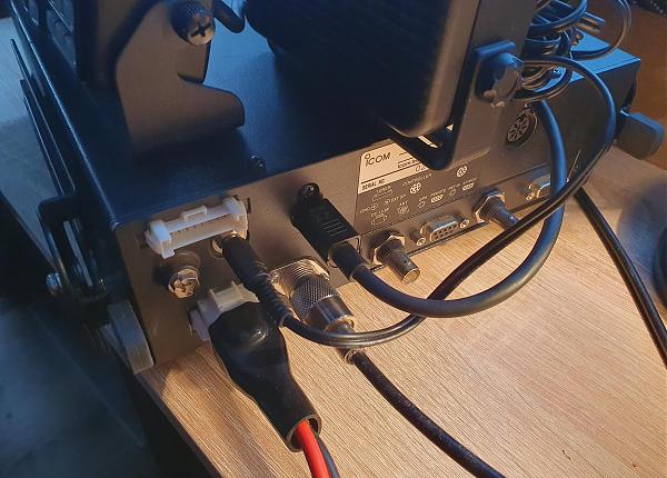 Продам КВ трансивер ICOM IC-F7000