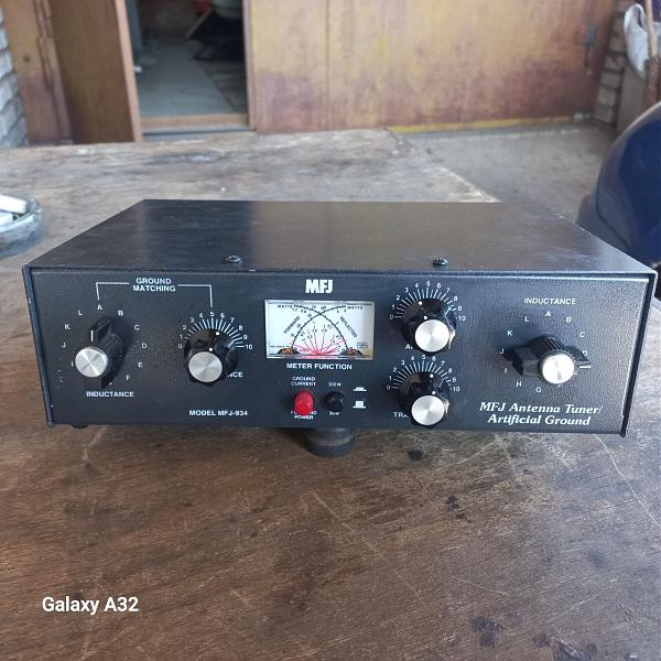 Продам Pучной антенный тюнер MFJ 934
