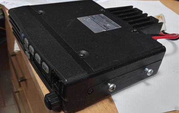Продам Icom F-111