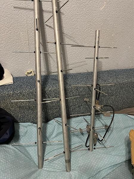 Продам антены одна кв втарая укв 433